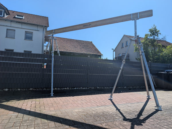 Portalhebung aus Bautri-Dreibein und Stützenturm mit Stahlträger