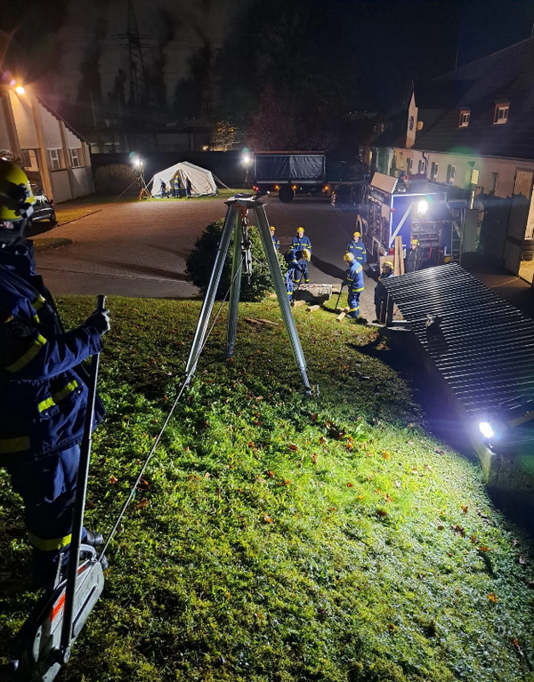 Bautri Rescue als Umlenkpunkt für die Seilrettung bei einer THW-Nachtübung